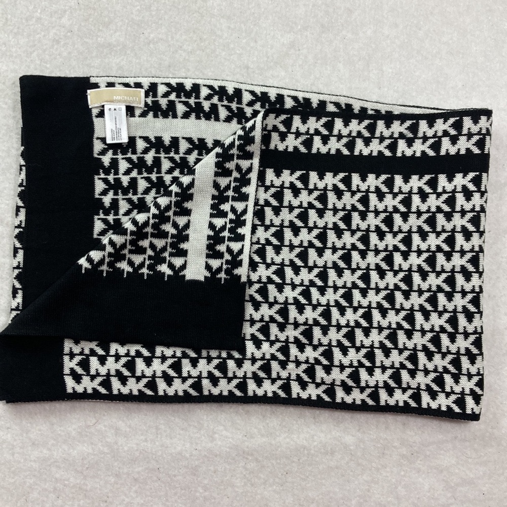 Beautiful Micheal Kors scarf measurements 66 inches by 9.5 inches